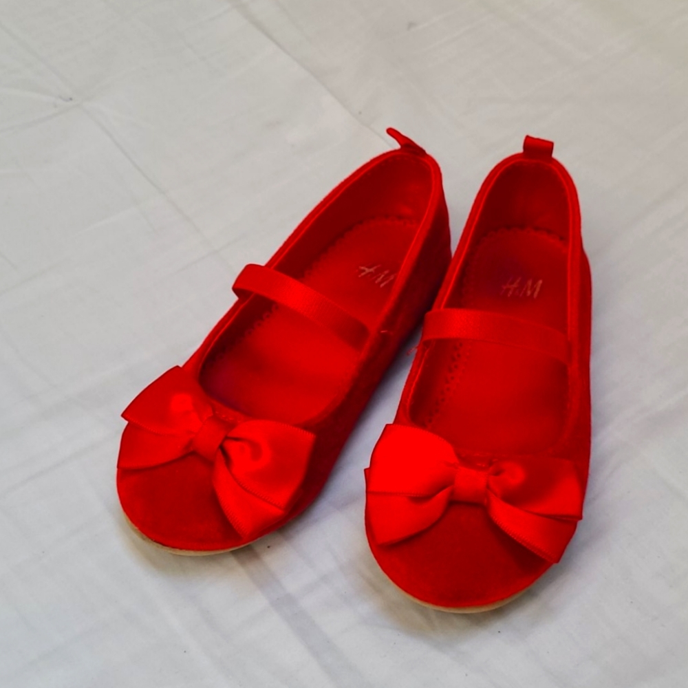 H&M red velvet satin bow shoes US9, EU26